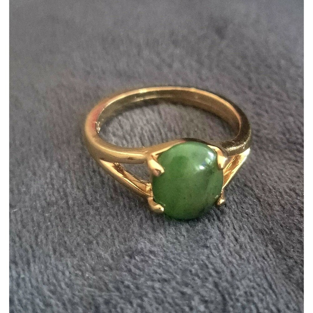 Vtg Signed JC Gold Tone Faux Jade Ring Oval Green Cabochon Mid Century Sz 7.5